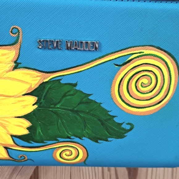 Artisan Blue Crossbody Bag with Sunflower Design - Picture 4 of 13